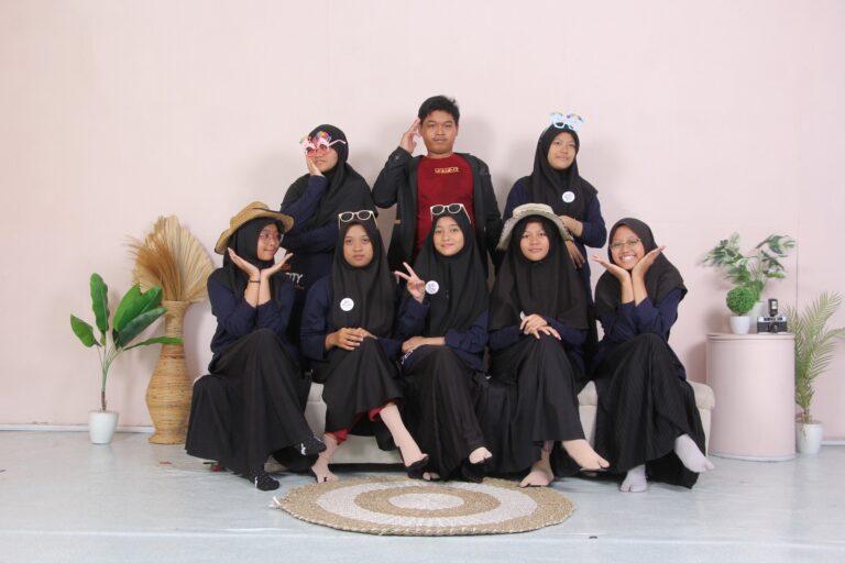 Students from Kutai